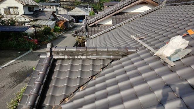 施工前のお写真です。<br />
雨漏りしている個所を特定していきます。