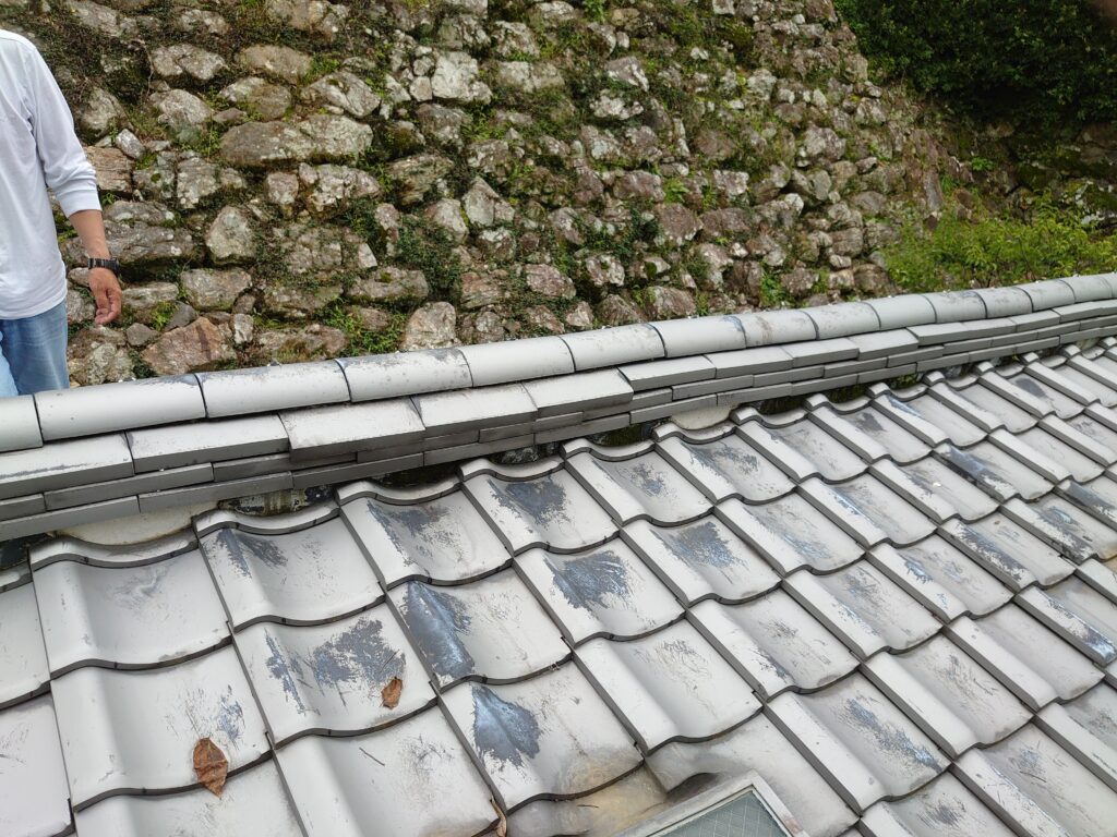棟瓦の重要な工程を省くと・・・