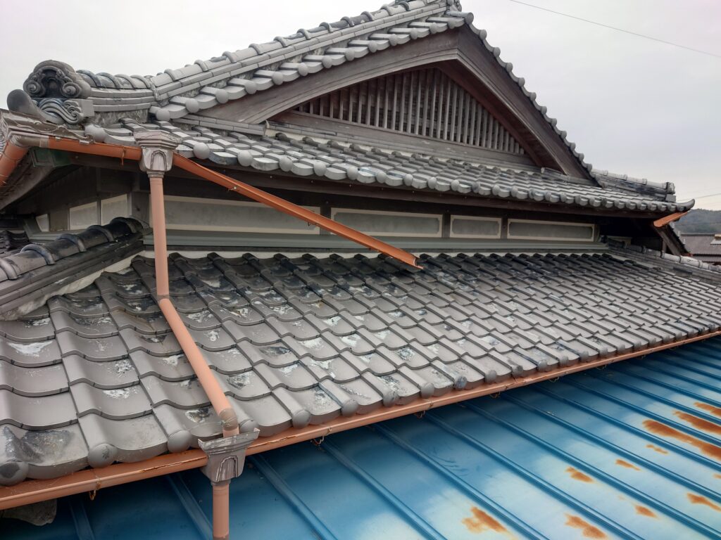 塩害による樋受金具の劣化