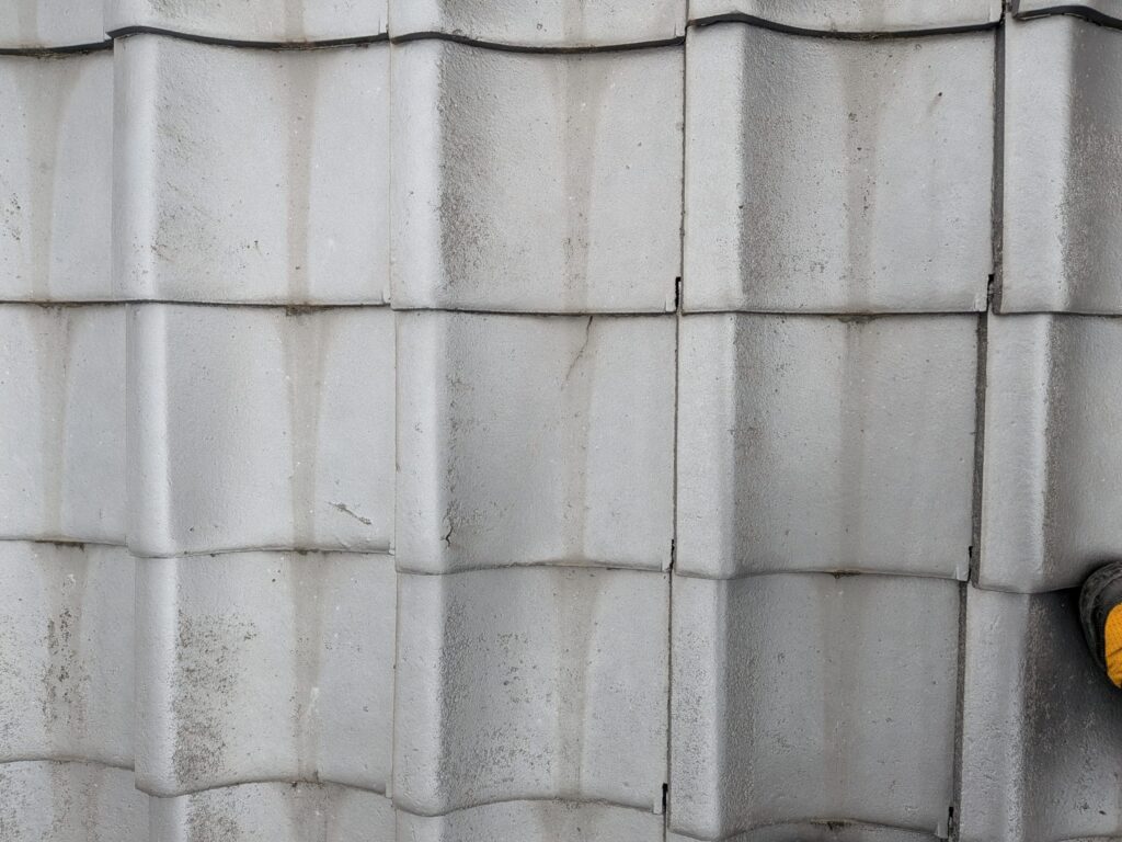 天井から雨音が・・・