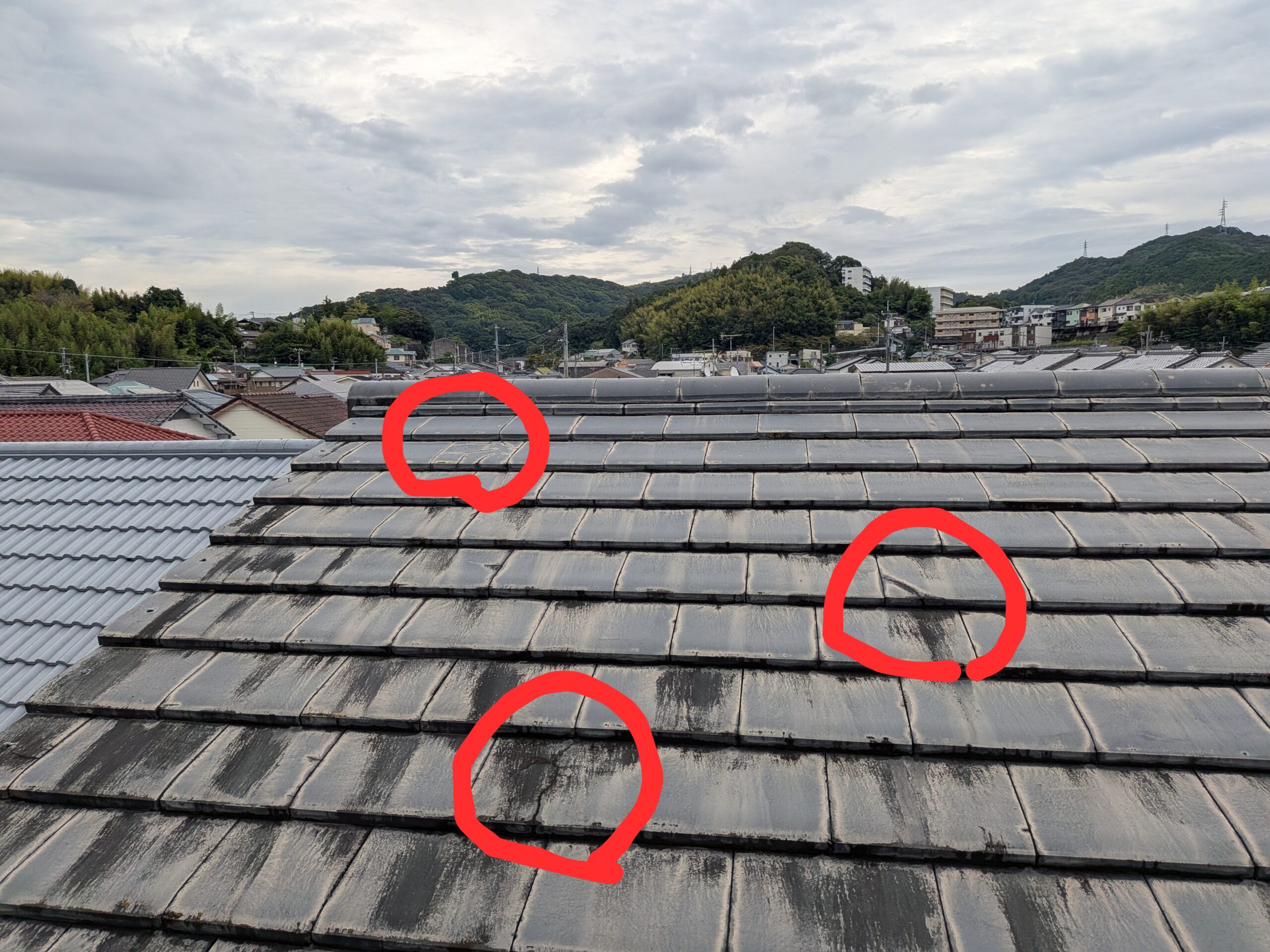 高知市で天井が抜けそうなほどの雨漏り！