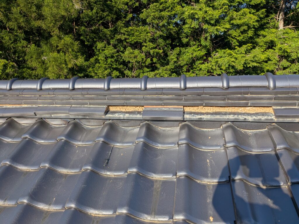 大雨の後こそ屋根点検を｜天井のシミ・雨樋の漏れ・棟瓦のズレ 3つのチェックポイントを高知の瓦職人が解説